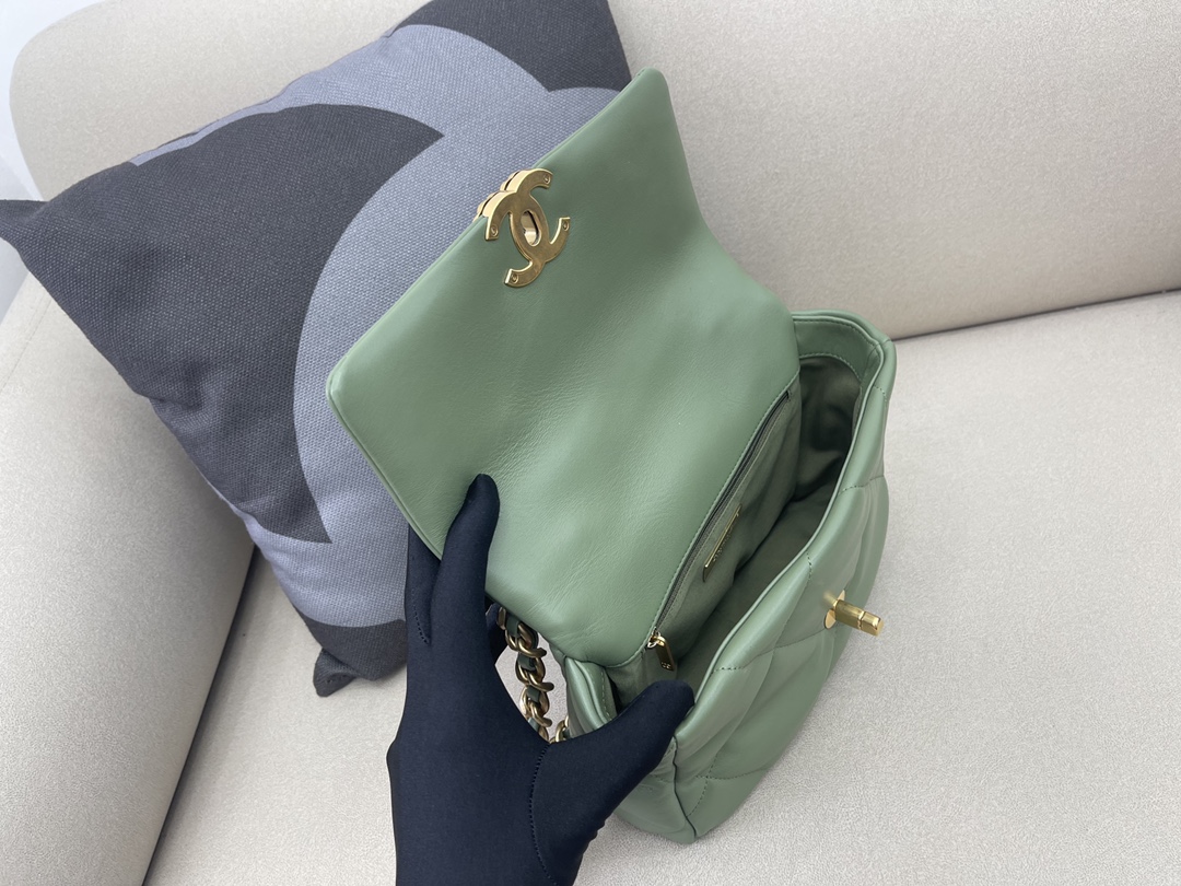 Lambskin 19 Handbag Flap Bag AS1160 Grass Green